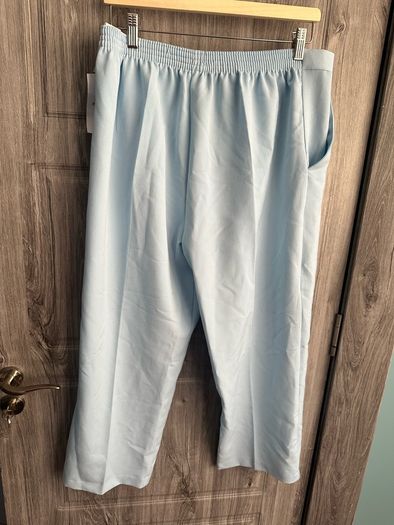 BNWT Ladies Trousers UK 20