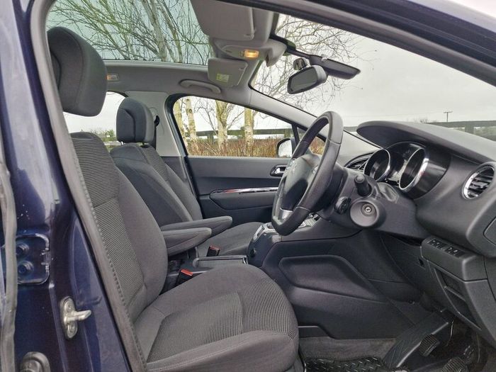 7 Seater Peugeot 5008 1.6 HDI Diesel car