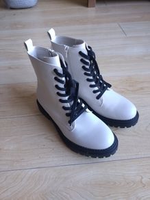 BNWT Primark Off-White Chunky Combat Boots - Size 6".