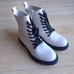 BNWT Primark Off-White Chunky Combat Boots - Size 6".