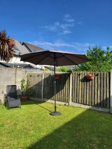 Garden parasol with parasol base