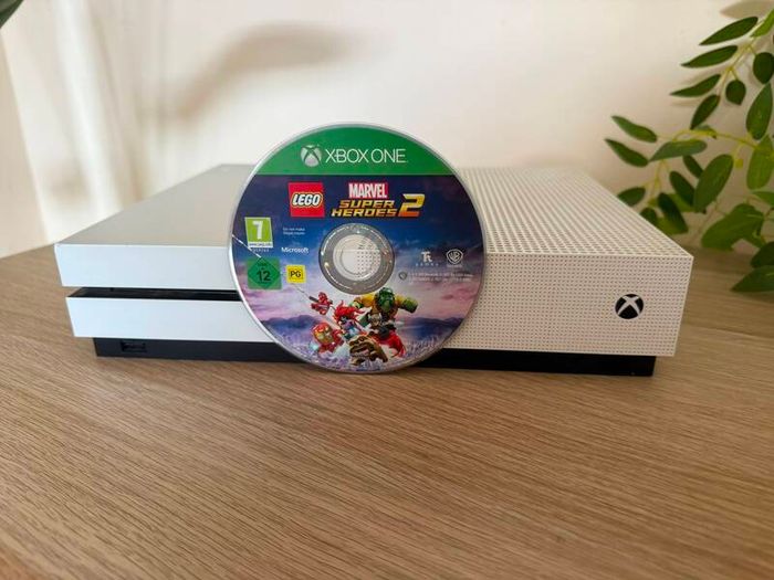 Xbox One S + 4 Games