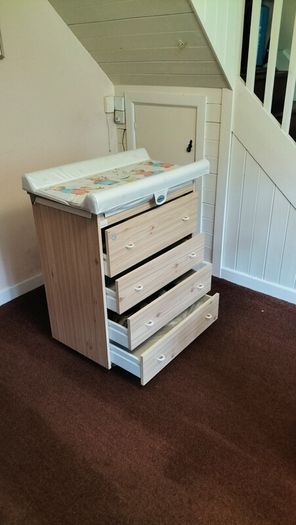 baby changing table, bath and drawers all in one!!!