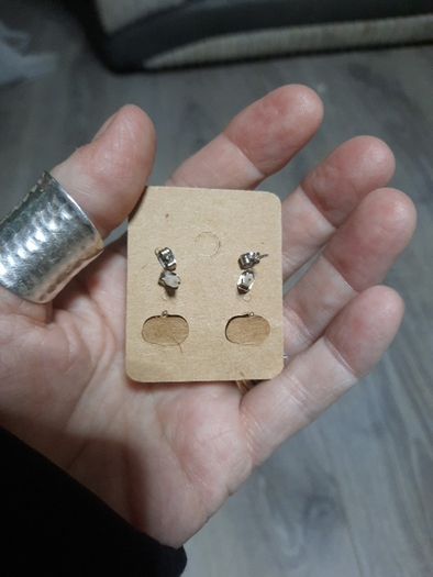 2 pairs pearl earrings