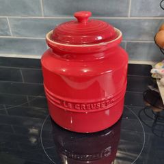 Le creuset cookie jar