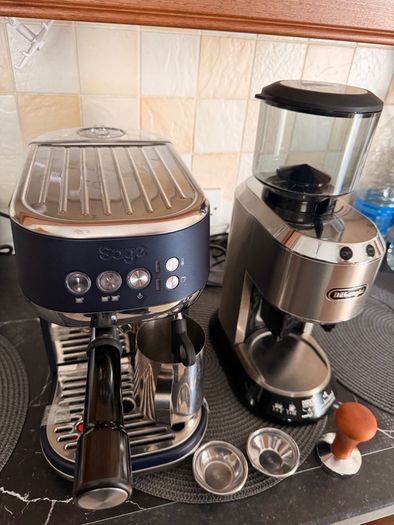 Sage Bambino Espresso Machine (Navy Blue) & De'Longhi Dedica Grinder Set