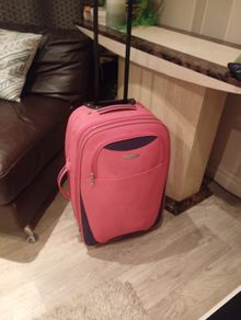 suitcase medium sise