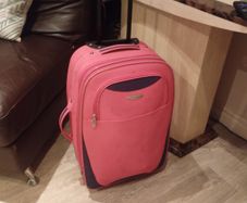suitcase medium sise