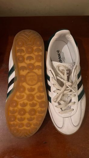 white adidas gazelle