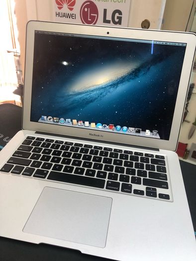 Macbook Air 13" 128gb  4gb PWO