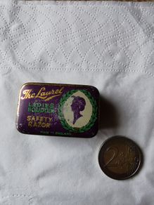 Vintage mini razor