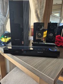 Samsung 3D Blu Ray DVD player with Remote and Surround System