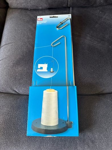 Thread holder for sewing machine