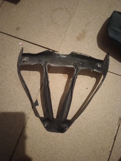 2004/06 Yamaha r1 rear hugger and fairing y piece