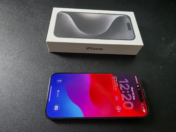 iPhone 15 Pro 128GB Black Titanium Unlocked + Box & Extras