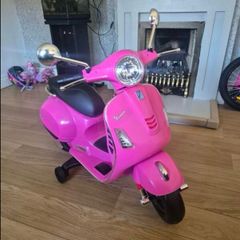 kids pink Vespa