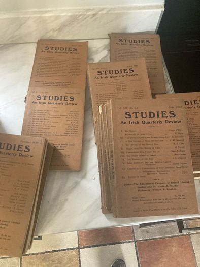 1915 - 1966 An Irish quarterly review magazin