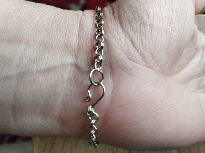 Bracelet-ring with rose quartz.