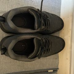 Steel toe boots (size 42 - 8UK)