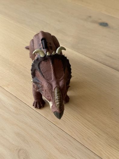 Mattel Jurassic World: Chaos Theory Netflix - Wild Roar Pachyrhinosaurus Dinosaur Figure with Continuing Head Strike & Roar Sound