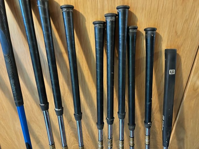 Full beginner golf set Titleist and Wilson with bag and golf balls