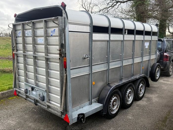 IFOR WILLIAMS TA510 Tri Axle Livestock Trailer
