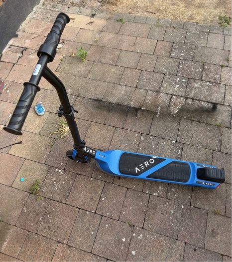 Aero 6 kids electric scooter