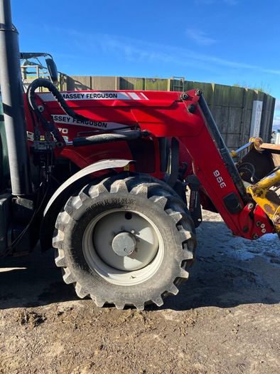 MF 956 loader
