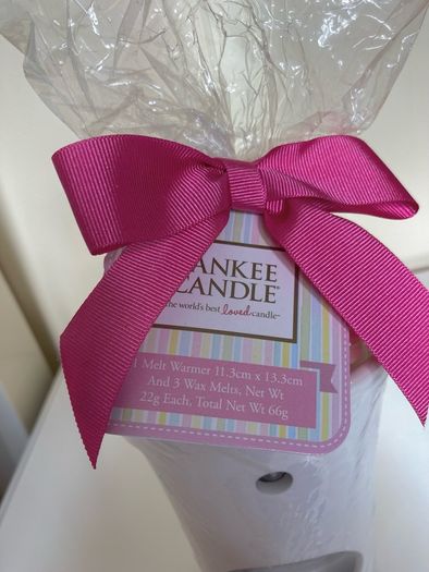 Yankee Candle White Melt Warmer & 3 Wax Melts Gift Set