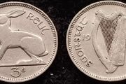 [#2163] - Ireland 1935 | Irish 3d | 3 Pence | Hare | KM.4
