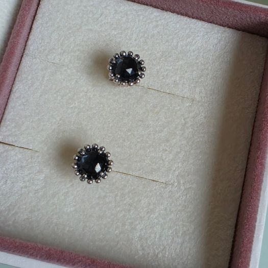 Pandora midnight star navy,blue crystal stud earrings very good condition fully hallmarked (no box