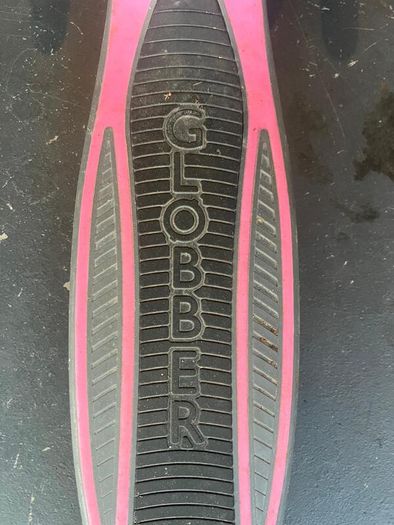 3-wheel Kids Scooter Globber and pink helmet