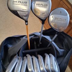Ladies Golf Clubs.  Complete Matching Set Of Nickent Ladies Right Handed Golf Clubs in Very Good+ Condition.
