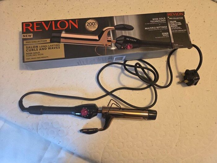Revlon Rose Gold Curling Iron (32 mm)