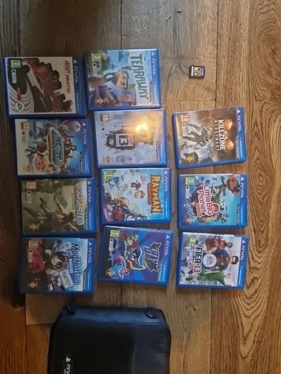 Lot of 12 psvita games + soft case