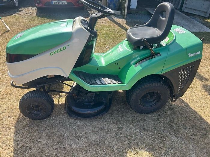 Tractor lawnmower