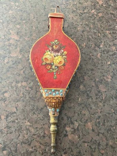 C1910 Antique Red-painted And Oil-gilt-decorated Decorative Only