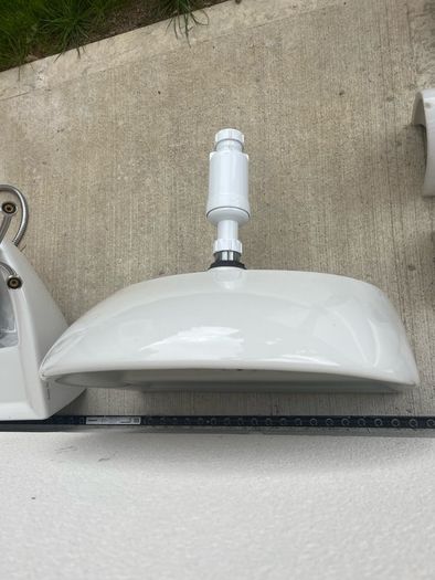 Pedestal sinks
