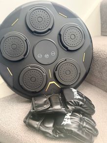 Wall boxing machine