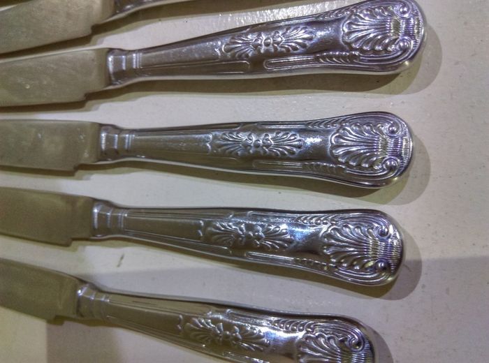 Cutlery (spoons, knives)