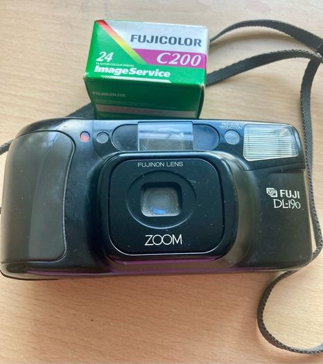 Vintage 1990s Fujifilm DL-190 Zoom 35mm camera