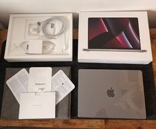 MacBook Pro 14 M2 2023 Mint Condition Model A2779