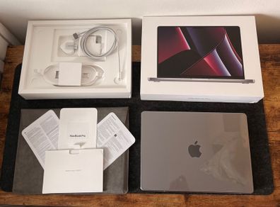 MacBook Pro 14 M2 2023 Mint Condition Model A2779