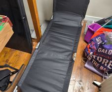 Folding lounge chair