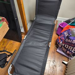 Folding lounge chair
