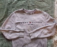 Tommy Hilfiger sweater. Size medium