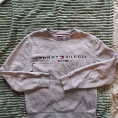 Tommy Hilfiger sweater. Size medium