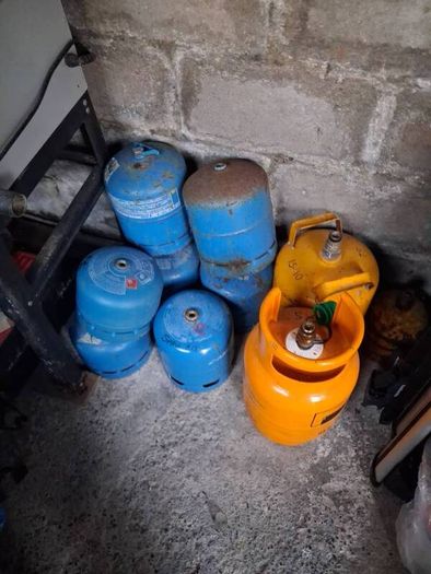 Camping gas bottles full & empty, read ad