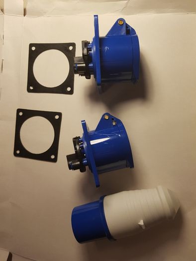 1 x.  16amp 16a blue site caravan connector socket plug male. And 2 x  female socket, suitable for  2.5 square cable
