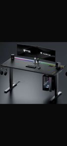 Sit/stand gaming desk